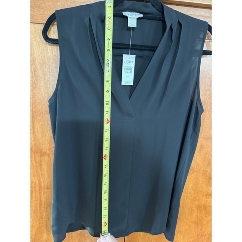 LOFT Black Mixed Media Sleeveless Blouse V-Neck Pleat Front NWT Medium - Picture 3 of 8